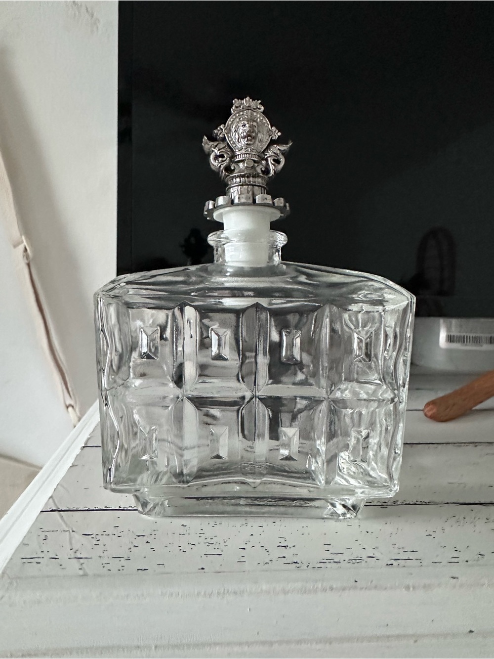Crystal Glass Decanter with Decorative Silver Stopper - Clear